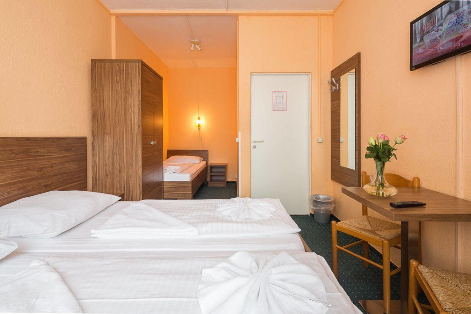 City Hotel Ansbach Am Kadewe Berlin Bagian luar foto